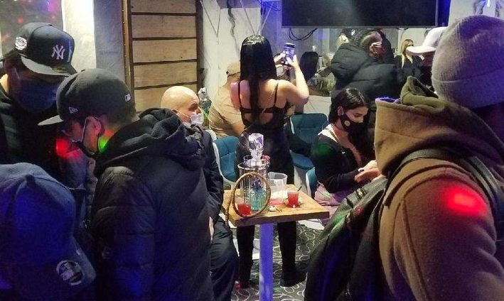 Multa de $15,000 por fiesta clandestina en la Roosevelt