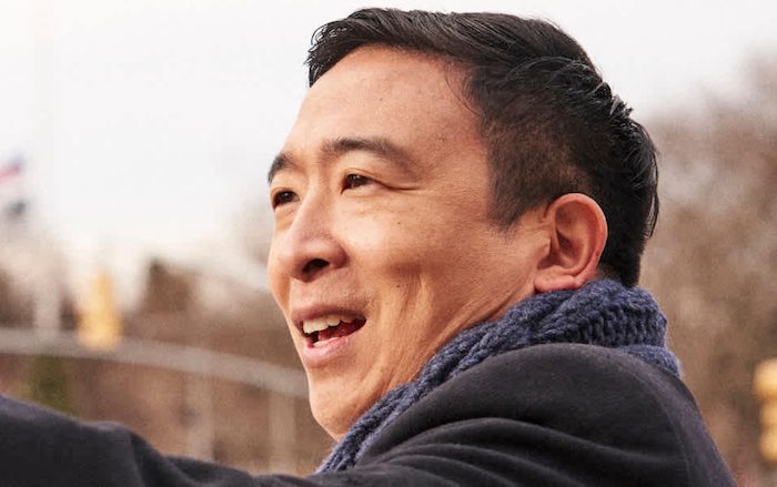 Andrew Yang al frente entre latinos: Univision