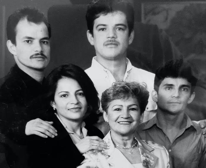 Su familia es su felicidad: Ofelia Cañola