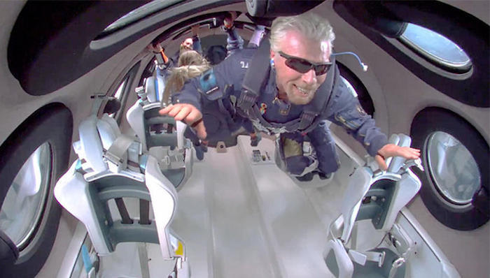 Millonario viaja al espacio en su propio avión