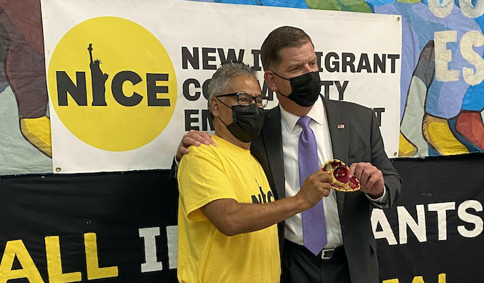 ‘Apoyo a indocumentados’: Secretario Walsh en NICE