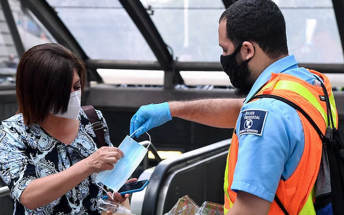Multa $50 por no usar tapabocas en trenes y buses