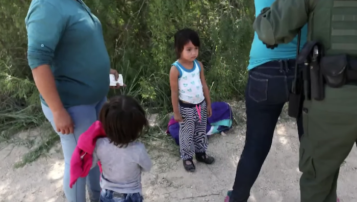 Más niños solos en la frontera