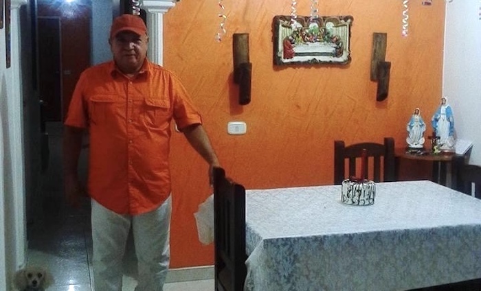 Raúl García esculpe santos y es agradecido