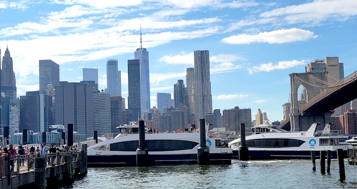Ferries de NYC: transporte acuático costoso