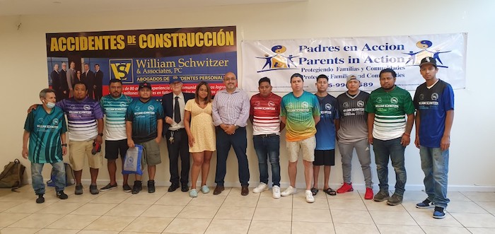 Abogado Schwitzer apoya el fútbol y la comunidad