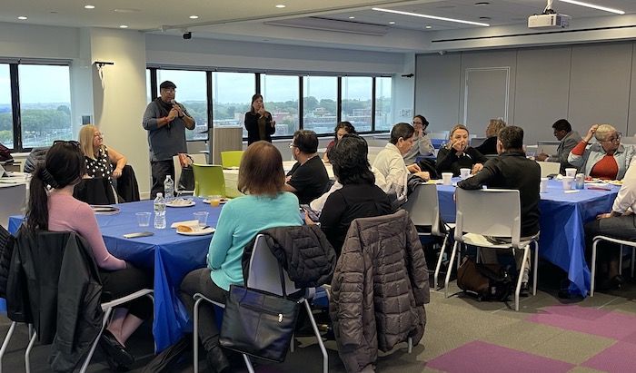 Conferencia de Padres de Familia en sede de UFT