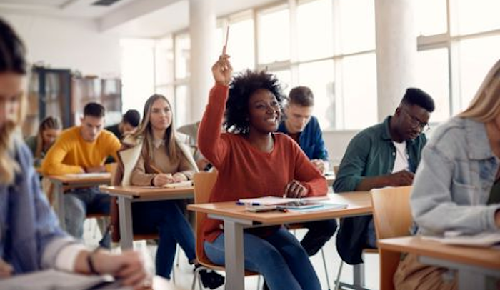 Biblioteca de Queens ofrece clases de equivalencia de secundaria