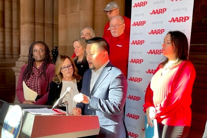 AARP: hogares de ancianos en Nueva York sin supervisión
