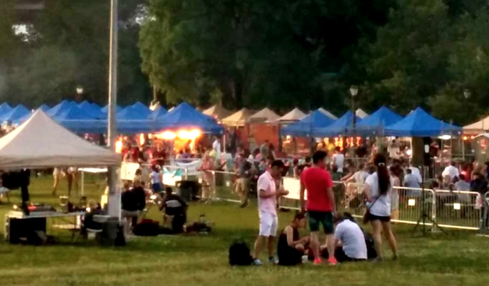 Mercado nocturno de Queens y seminarios gratuitos