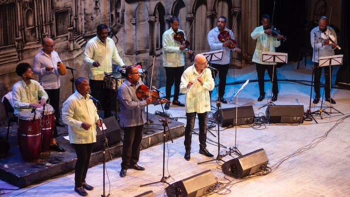 Orquesta Aragón y Pupi Legarreta en Lehman College