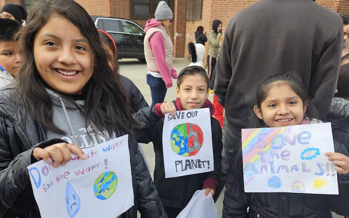Día de la Tierra y escuela de East Elmhurst