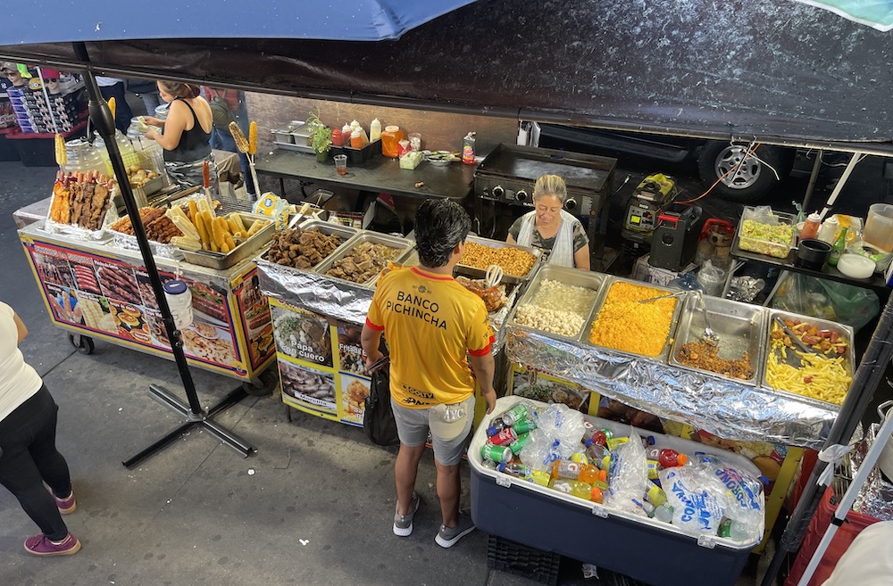 Alcalde Adams veta ley a favor de vendedores ambulantes