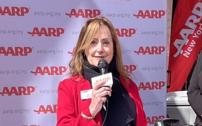 Pobreza entre mayores de 65 aumenta y AARP busca recursos