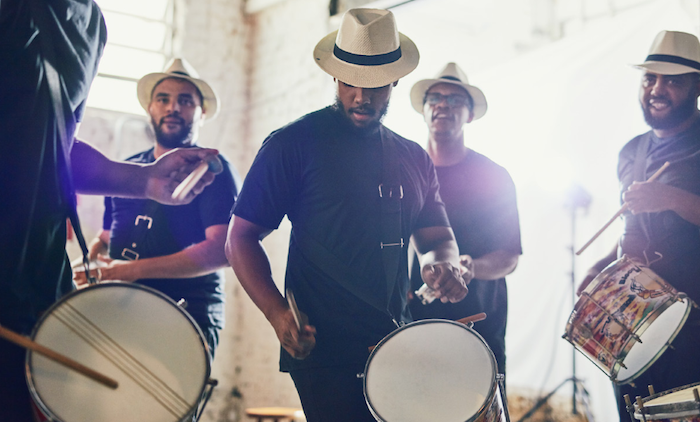 Disfrute la música Salsa Rengue en Biblioteca de Astoria