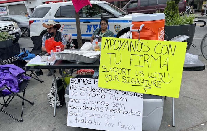 Vendedores ambulantes de Corona Plaza en limbo