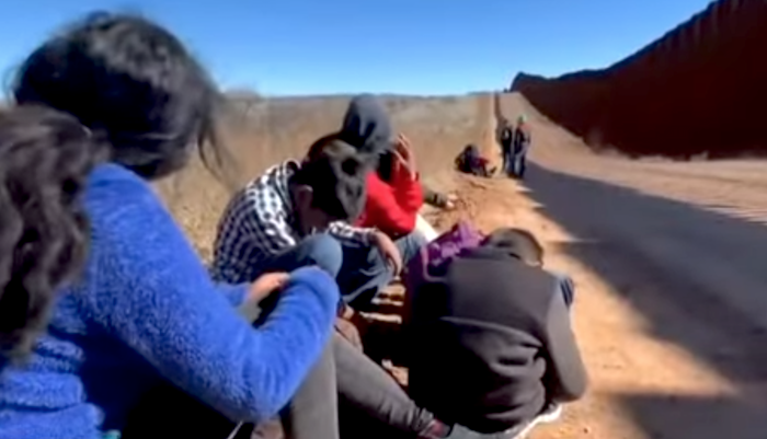 Más niños migrantes abandonados