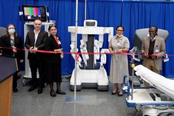 Queens Hospital with Da Vinci Surgical Robot for the Community | Queens ...