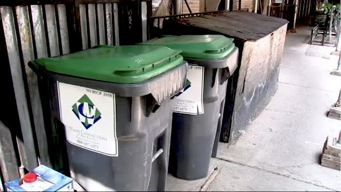 Negocios de NYC debe arrojar basura en contenedores con tapa