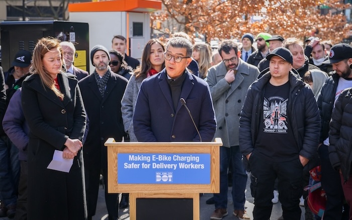 Estación de carga de baterías litio para deliveristas