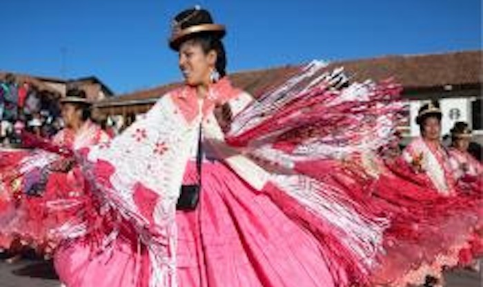Celebra la mujer peruana en Biblioteca de Queens