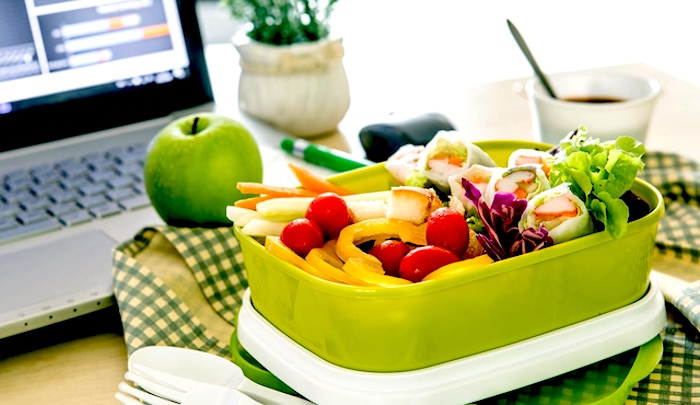 Cómo alimentarse bien cuando trabajas fuera de la casa
