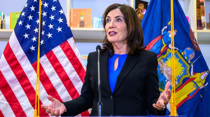 Gobernadora Hochul firma superfondo climático