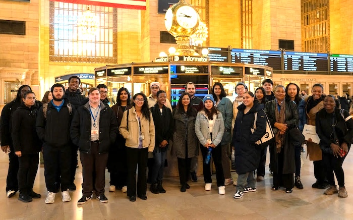 Cómo estudiantes de CUNY acceden a pasantías pagadas en MTA este verano