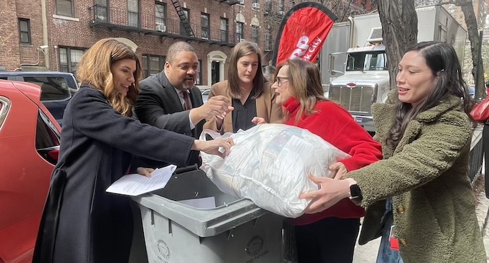 AARP tritura documentos contra el fraude
