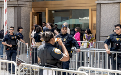 Por qué arrestos en cortes de inmigración son ‘trampas’ de Trump