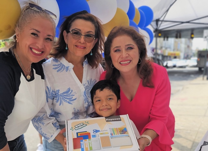 Altaminaro y cámara de comercio donan útiles escolares