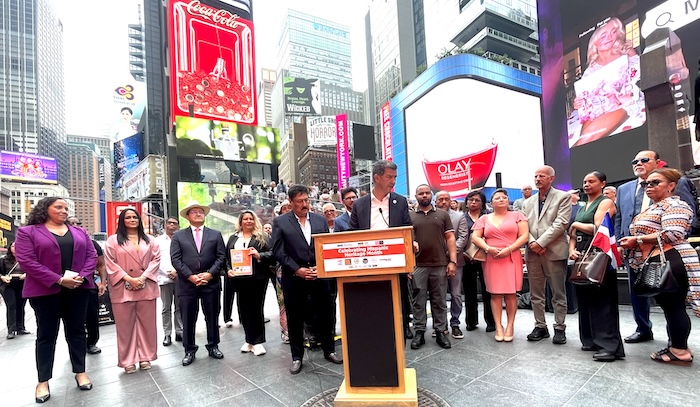 Latinos en Times Square este martes 16 de septiembre