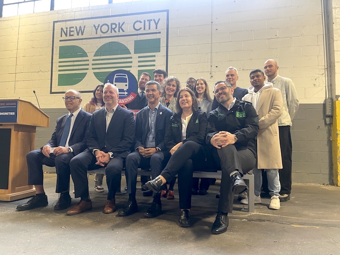 8.750 bancas en paradas de buses en NYC