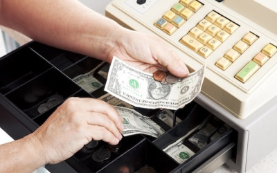 Fiscal James: tiendas en NYS deben aceptar efectivo