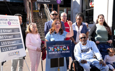 Asambleísta quiere ascensores en línea del tren 7