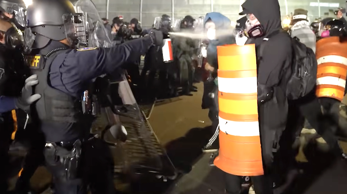 Inmigrantes arrestados: ‘No queremos comer gusanos’