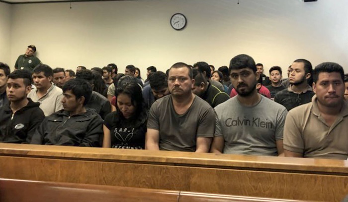 Audiencias masivas en cortes de Inmigración